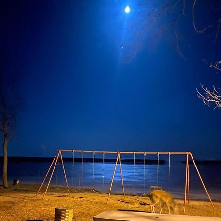 Cozy Home Lake Huron With Loft 2 Bedroom 1 Bathroom Au Gres Esterno foto
